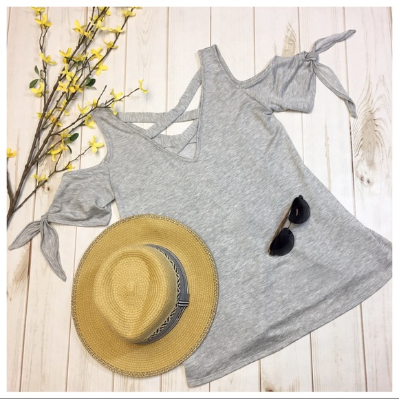 ✨LAST✨Gray tie sleeve cold shoulder criss cross - Picture 5 of 5